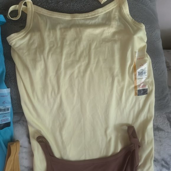 Women’s different size tanks bundle - Picture 5 of 9